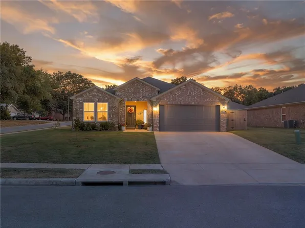 801 Buffalo Ave, Gentry, AR 72734