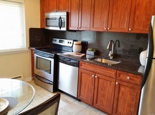 69 Claire Ct #73-W, West Babylon, NY 11704