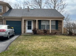 1300 Robin Dr, Carol Stream, IL 60188