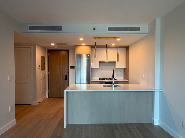 38-20 Parsons Blvd #321