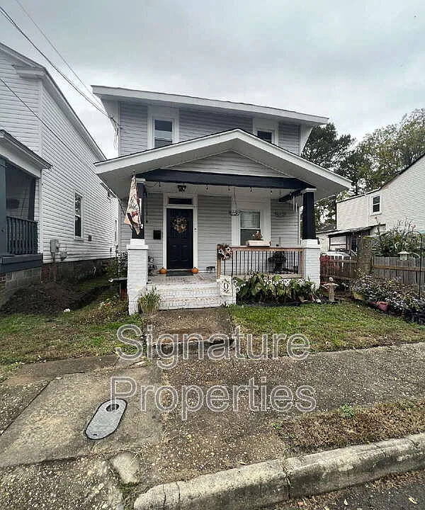 2005 Holladay St