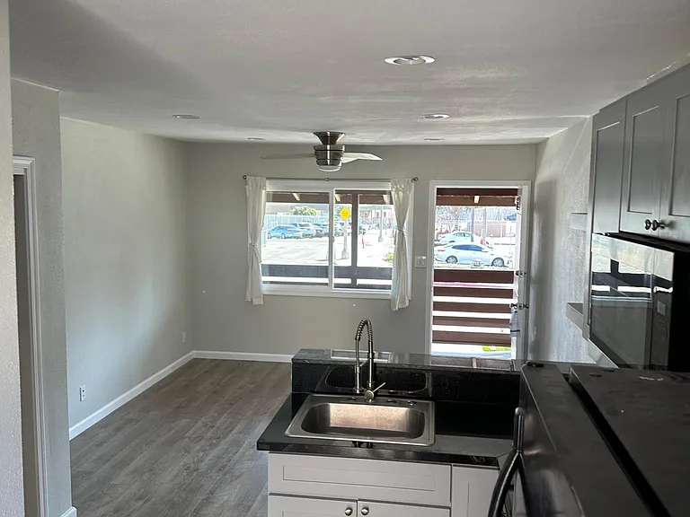 809 Diamond St — Photo 6