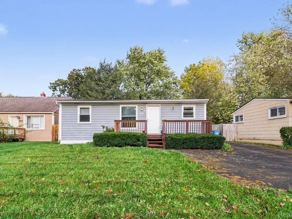 3291 Melmoor St, Commerce Township, MI 48382