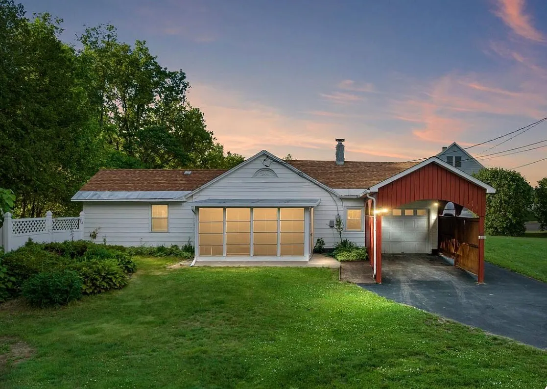 3 bed, $2,000 — Photo 1