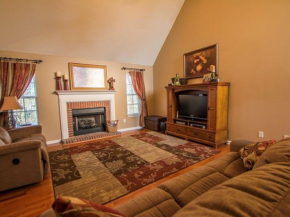 3rd image of 7001 Buttercup Ln
