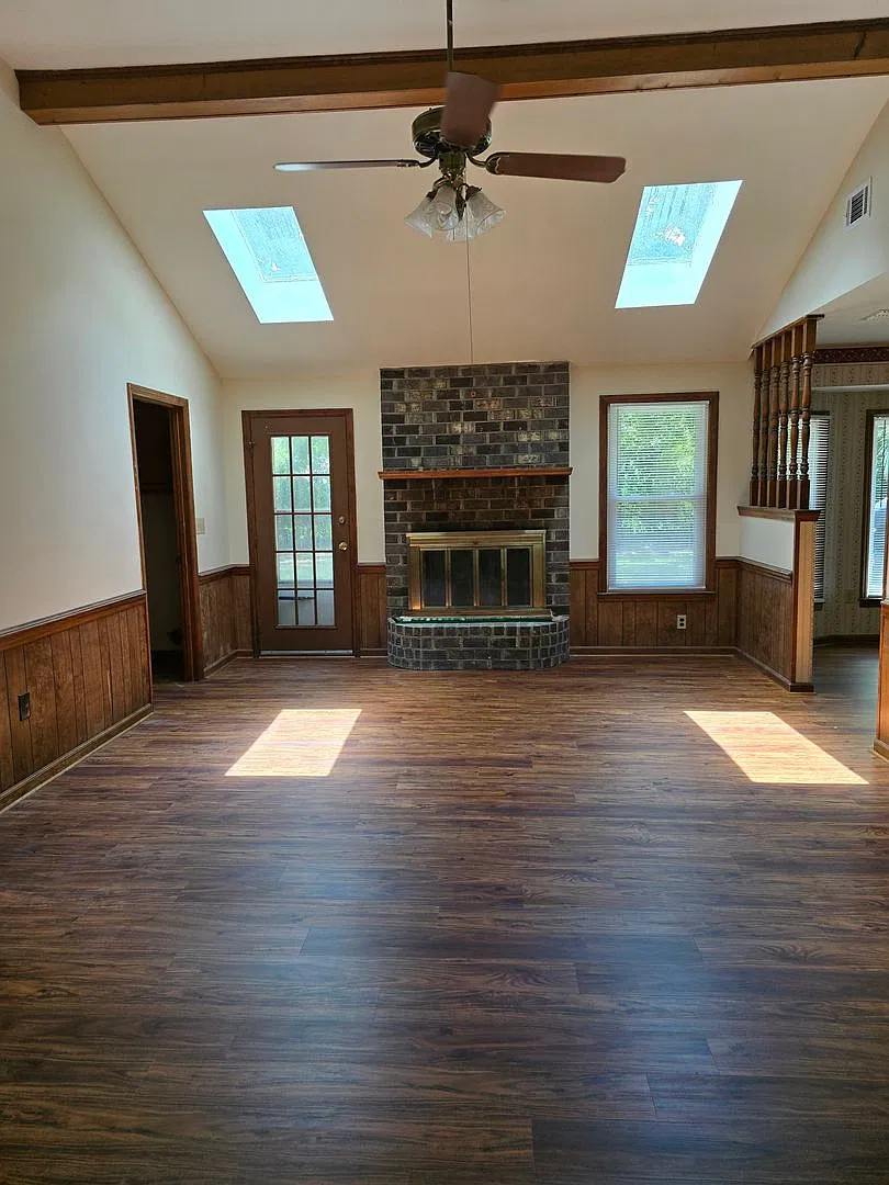 407 Indian Drive — Photo 2