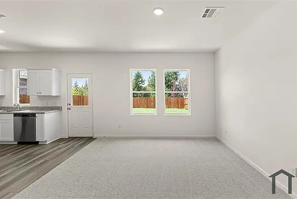 2107 Burnwood St — Photo 10