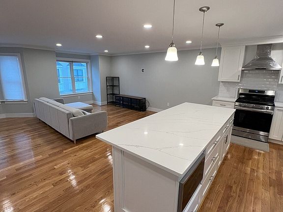 3rd image of 30 Town Hill St