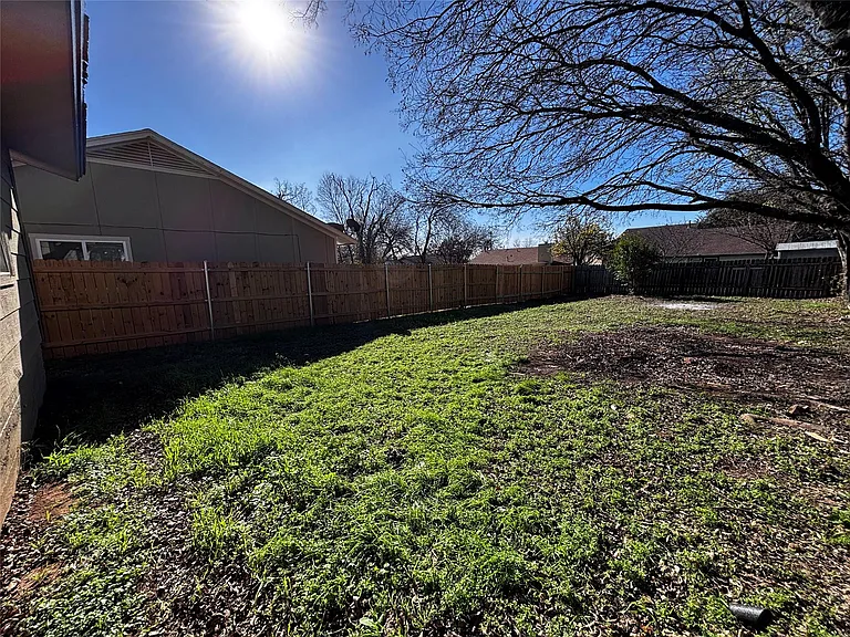 2203 Donahue Ln — Photo 8