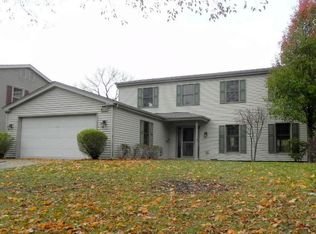 1042 Apple Ln, Lombard, IL 60148