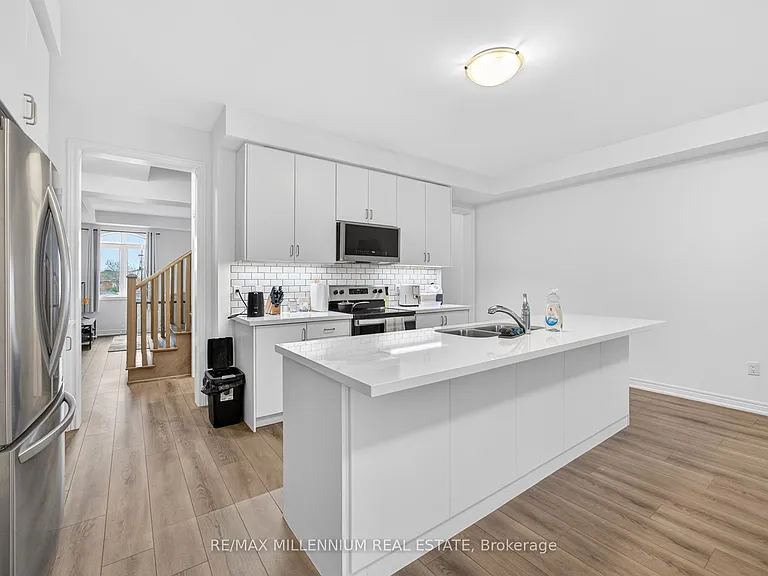 505 Dundas St E — Photo 21