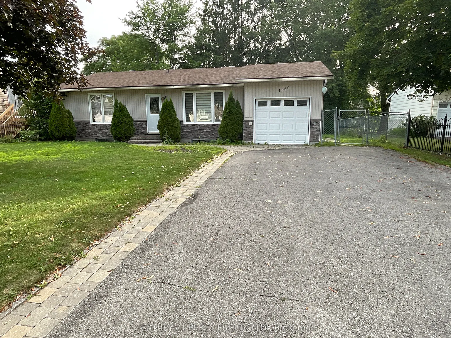 4 bed, $3,100 — Photo 1