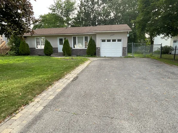1060 Bourget Ave, Ottawa, ON K1J 8C2