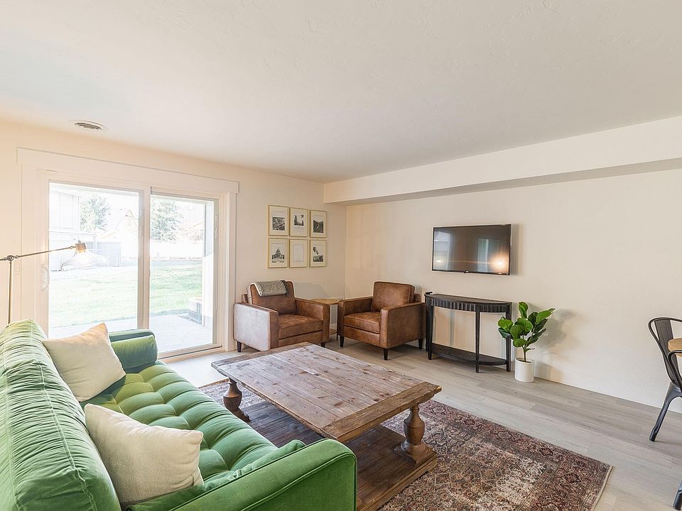1st image of 333 Eagle Glen Ln