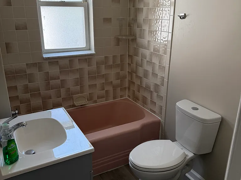 136 W Fairview St — Photo 11