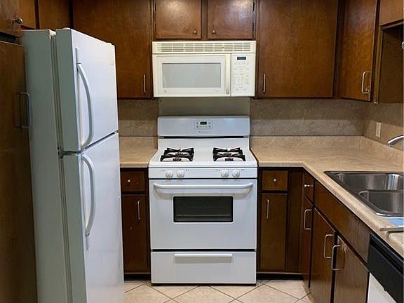 3rd image of 10400 Golden Meadow Dr #B