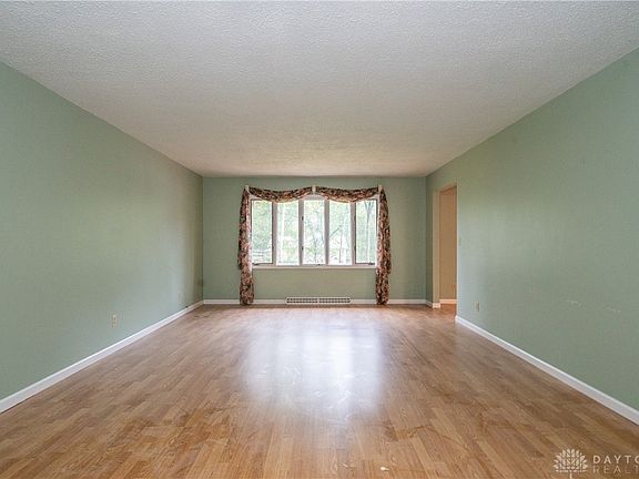 3rd image of 14370 Woodlawn Dr