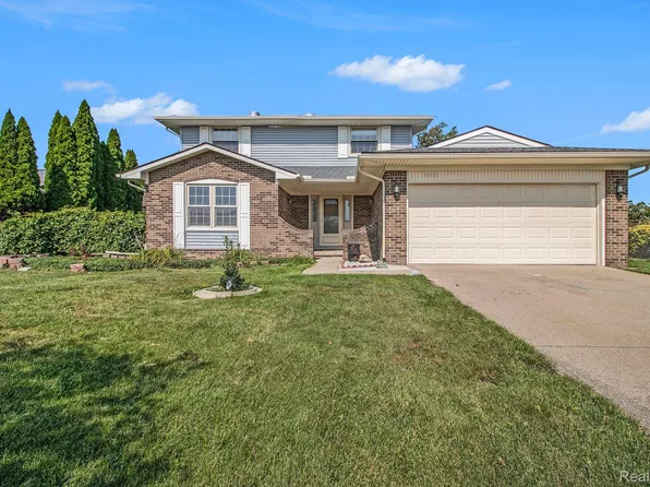 16500 Cascade Ct, Brownstown, MI 48193