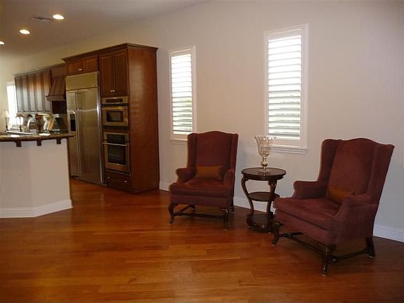 3rd image of 2073 Thornecroft Ln