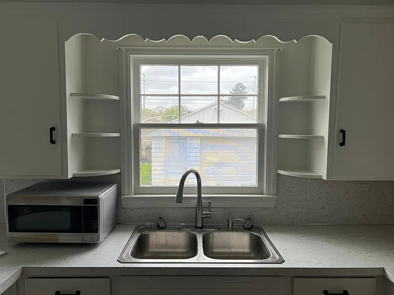 1137 Hovey St SW — Photo 1