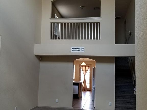 3rd image of 10217 Valle Rubio Dr