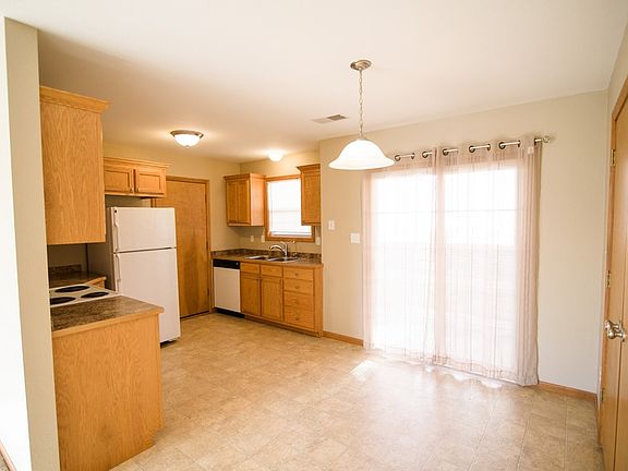 3rd image of 1600 Marion Dr
