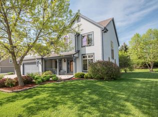 2805 River Point Ct, Waukesha, WI 53189