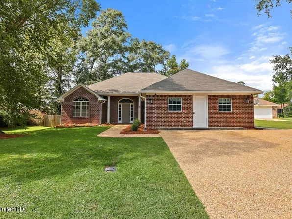 402 Green Tree Pl, Flowood, MS 39232