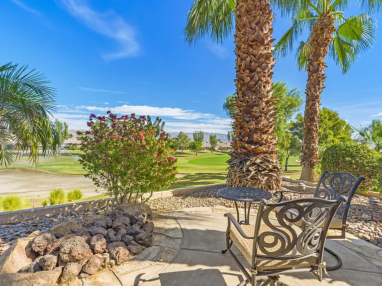81126 Avenida Lorena — Photo 32