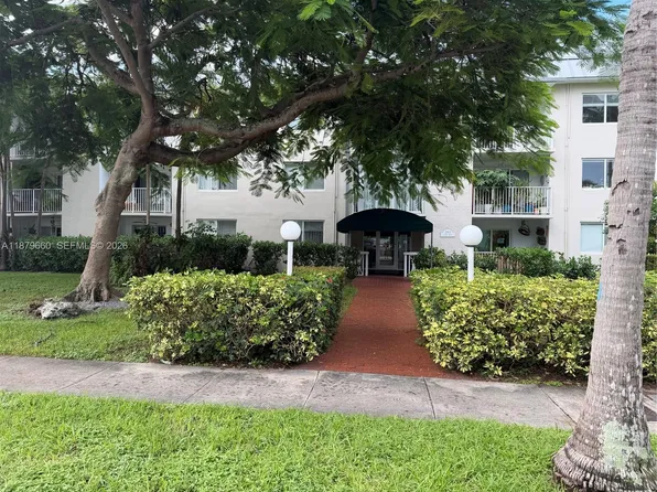240 Galen Dr APT 207, Key Biscayne, FL 33149