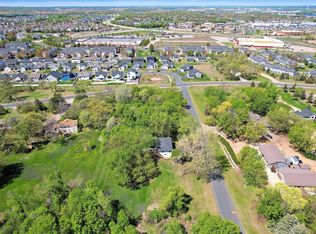 8678 Boiling Springs Ln, Shakopee, MN 55379