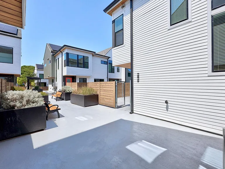 2200 McFly St #6102 — Photo 2