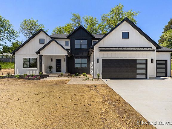 2nd image of 383 Rogue River View Dr NE