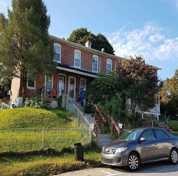 2nd image of 414 W 3rd St