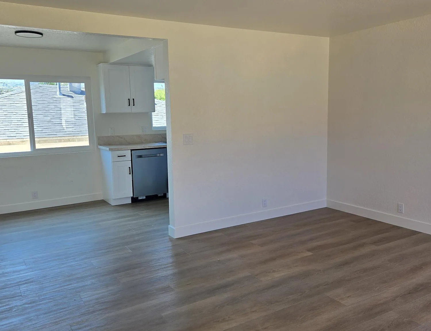 2 bed, 850 sqft, $3,200 — Photo 4
