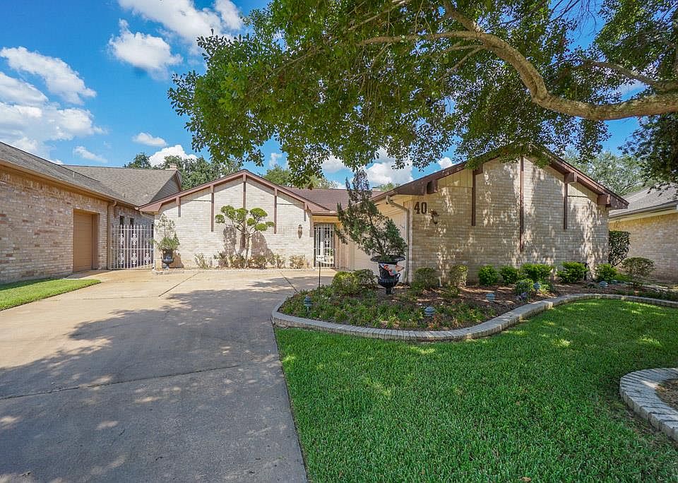 1st image of 40 Crestwood Cir