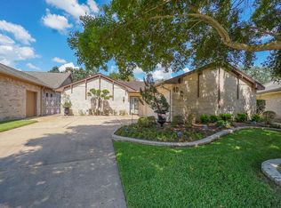 40 Crestwood Cir, Sugar Land, TX 77478