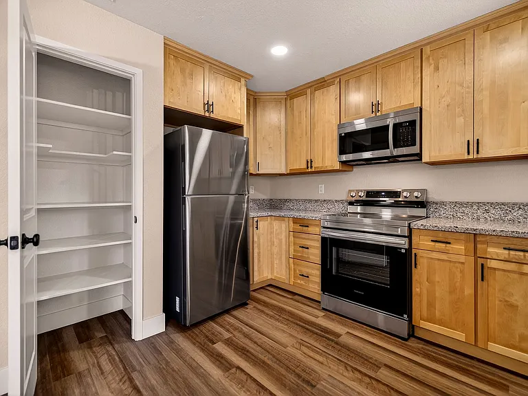 2925 Burnap Ave — Photo 5