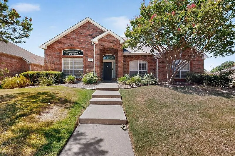 3 bed, 2.0 bath, 2142 sqft, $3,000 — Photo 2