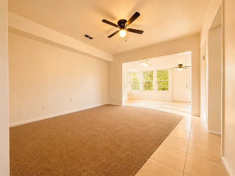 105 Primrose Ln — Photo 1