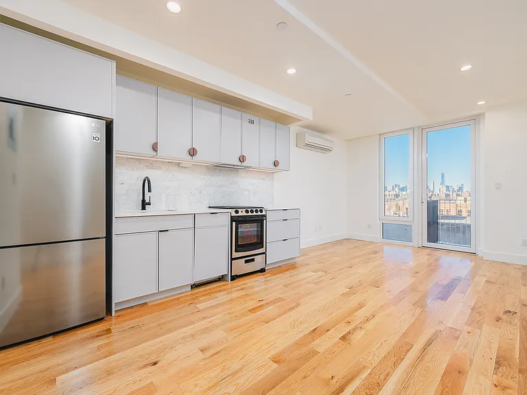 33 Franklin St #301 — Photo 1