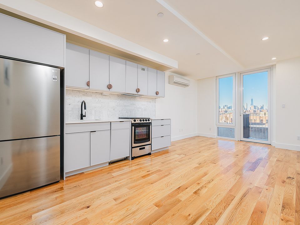 1st image of 33 Franklin St #320