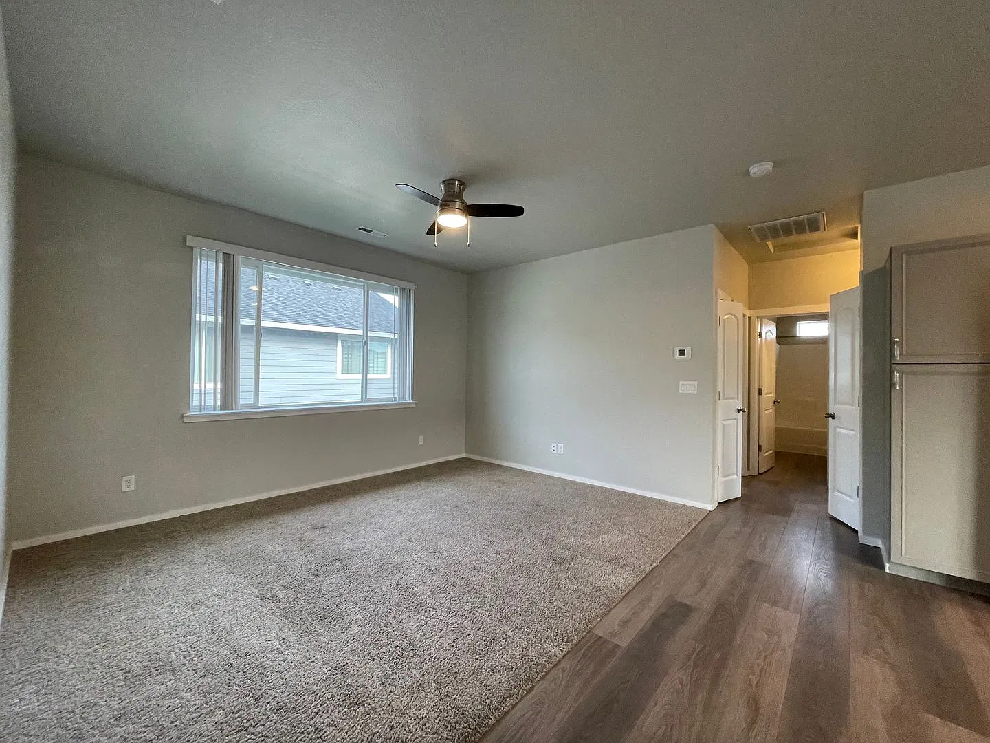 Very Nice 2 Bedroom 1 Bathroom Upstairs Apartment w/Oversized Patio — Photo 3