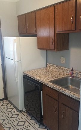 5th image of 347 Meadow Ct