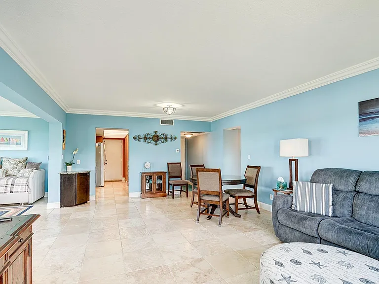 1289 NE Ocean Blvd #7 — Photo 4