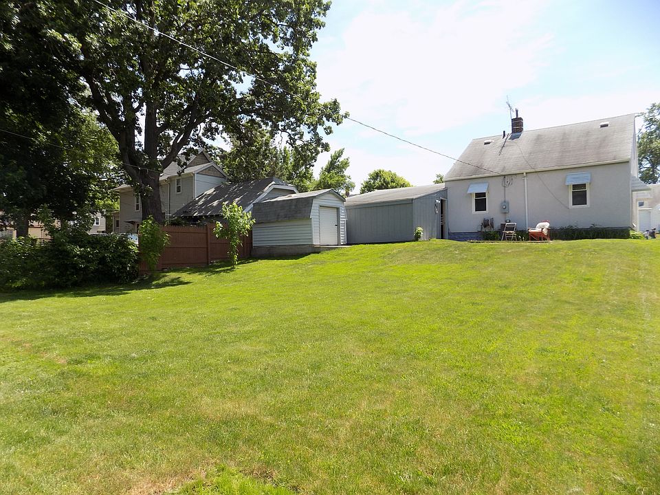 1st image of 193 Bernard St E