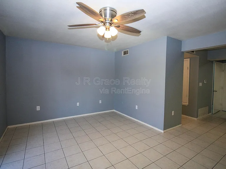 1500 Lake Shore Dr #201 — Photo 4