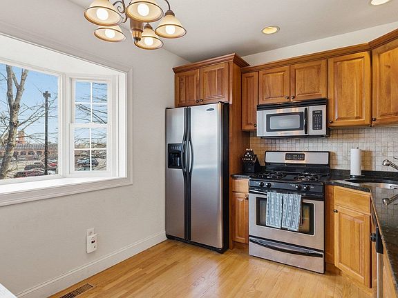 3rd image of 1039 Islington Street #4