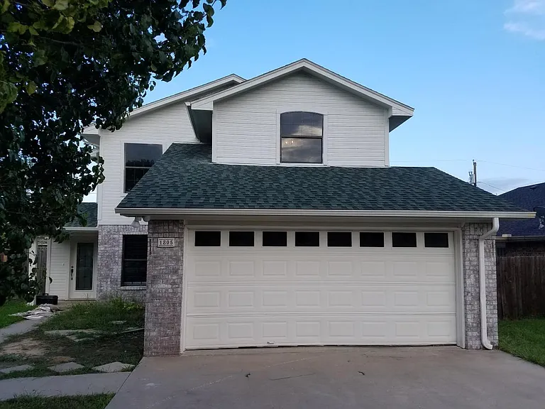 1805 Sharon Dr — Photo 1