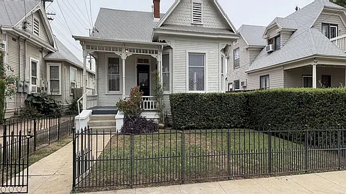 256 Nordina St Photo 1